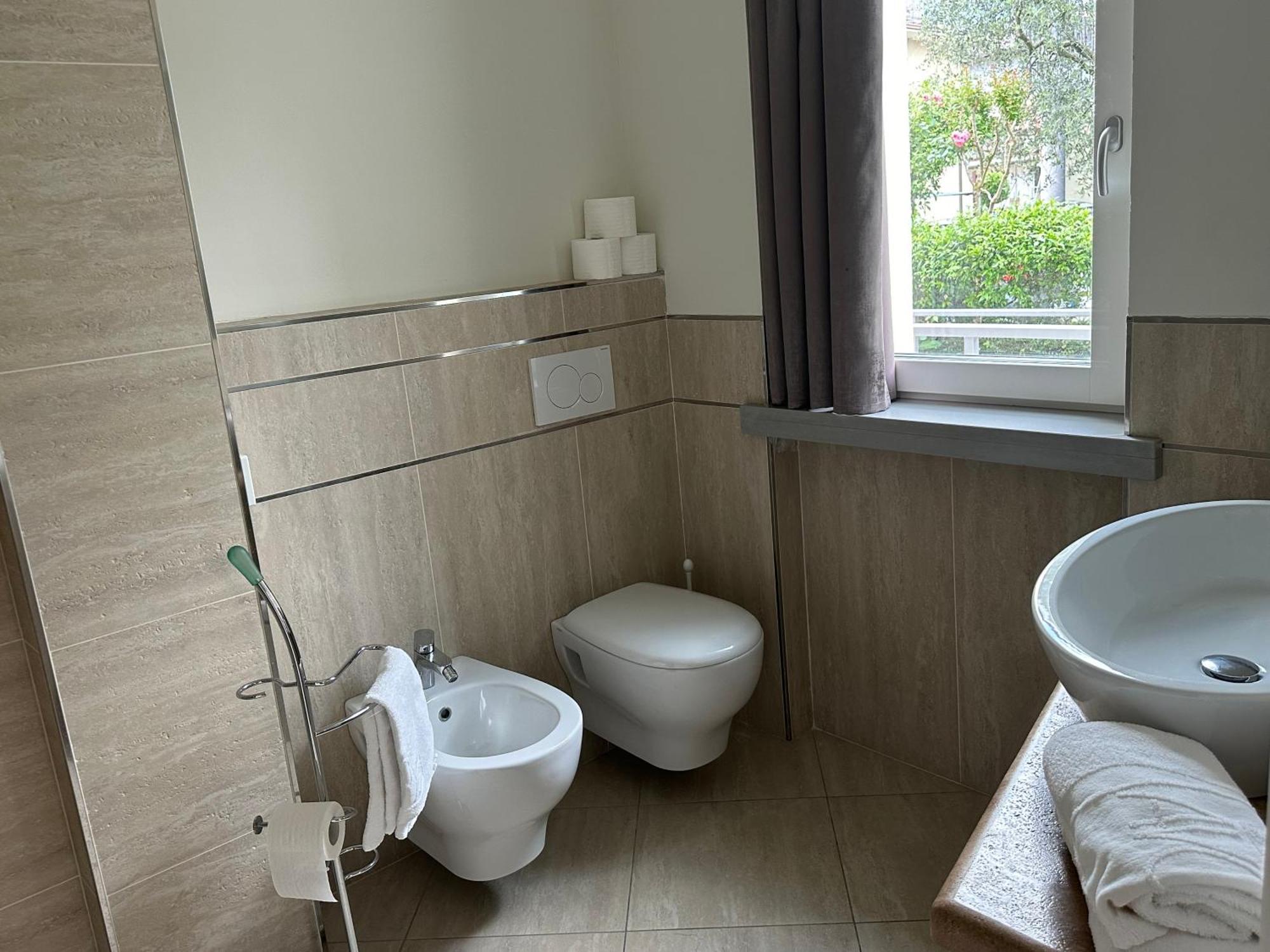Residence Villa Dalila - Appartamento Dalila 加尔达湖滨 外观 照片