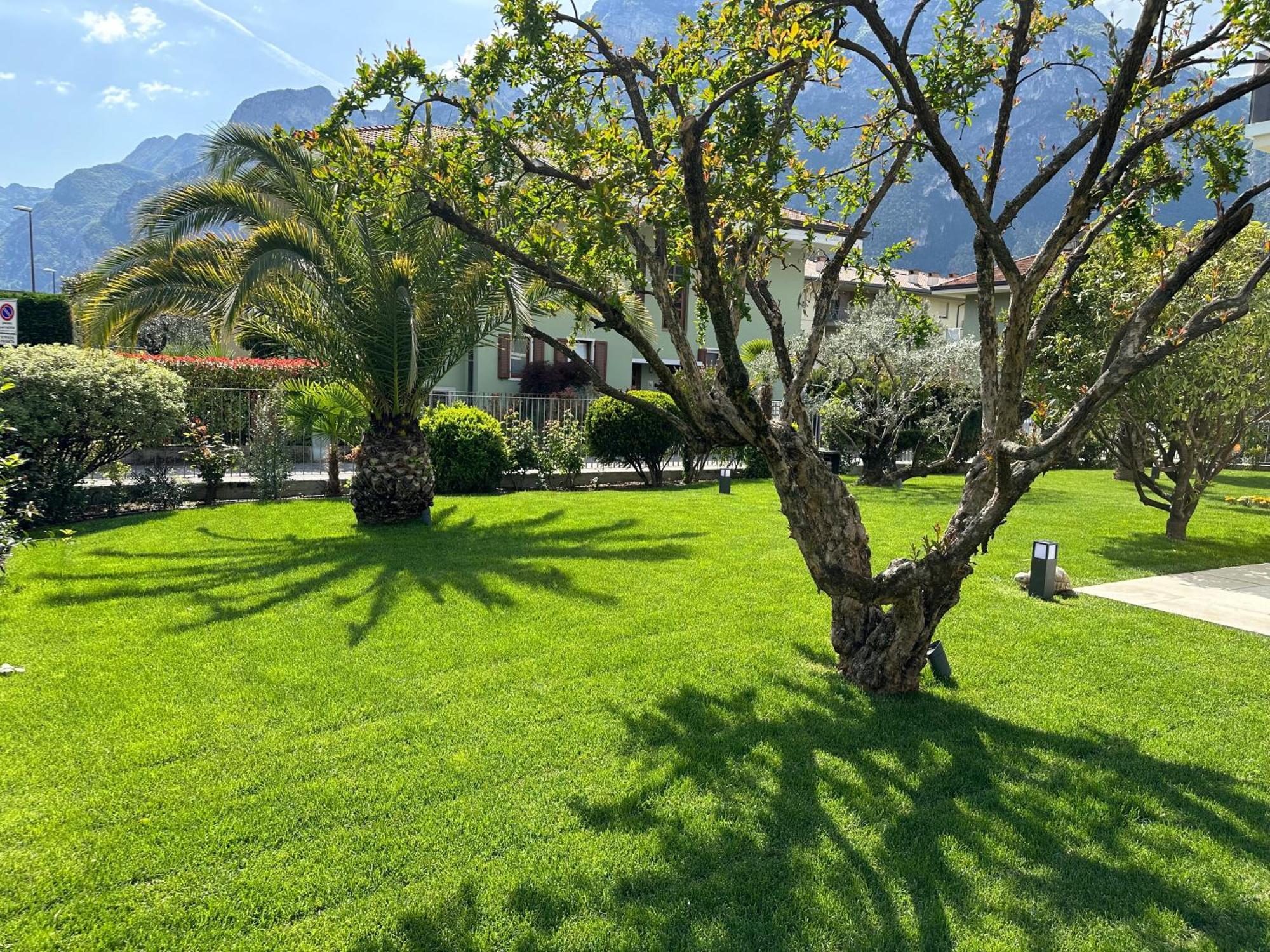 Residence Villa Dalila - Appartamento Dalila 加尔达湖滨 外观 照片